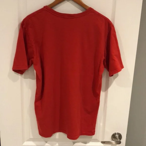 Red T-shirt - Picture 2 of 6